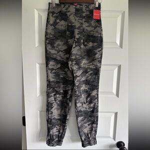 SPANX Womens Gray Camouflage Cargo Pants Size Small NWT